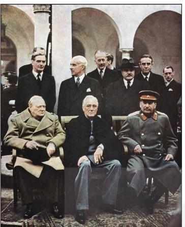 Ảnh có chứa trang phục, người, Mặt người, đàn ông  Mô tả được tạo tự động